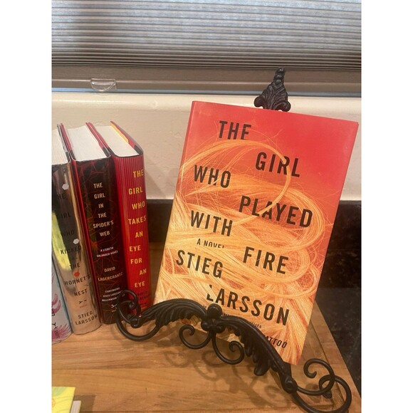 6 Hardcopy Set: The Girl with the Dragon Tattoo - Picture 2 of 8